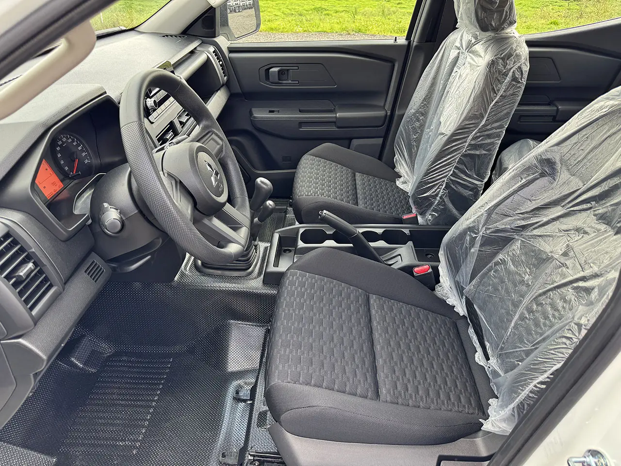 Mitsubishi L200 GL 4x4 Double Cab Pick-up 9