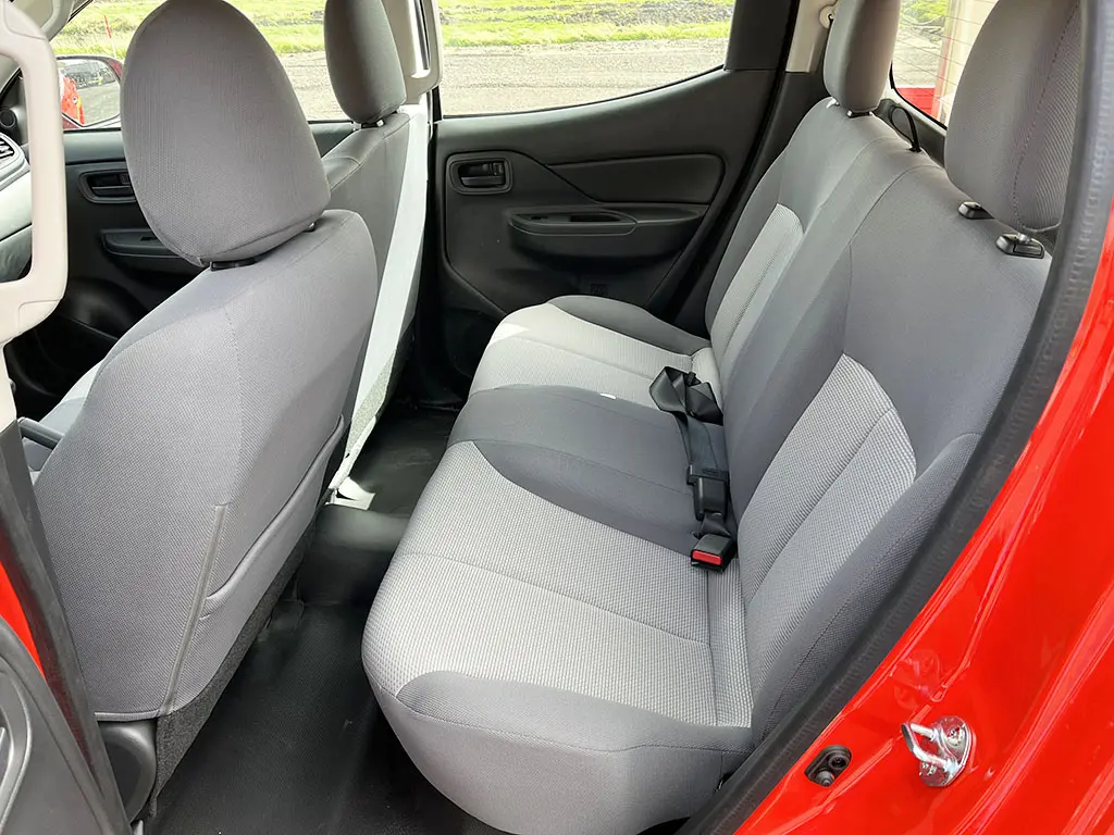 Mitsubishi L200 GL Véhicule de pompier 4x4 9