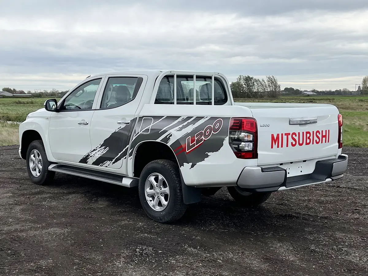 Mitsubishi L200 GLX 4x4 Double Cab Pick-up 3