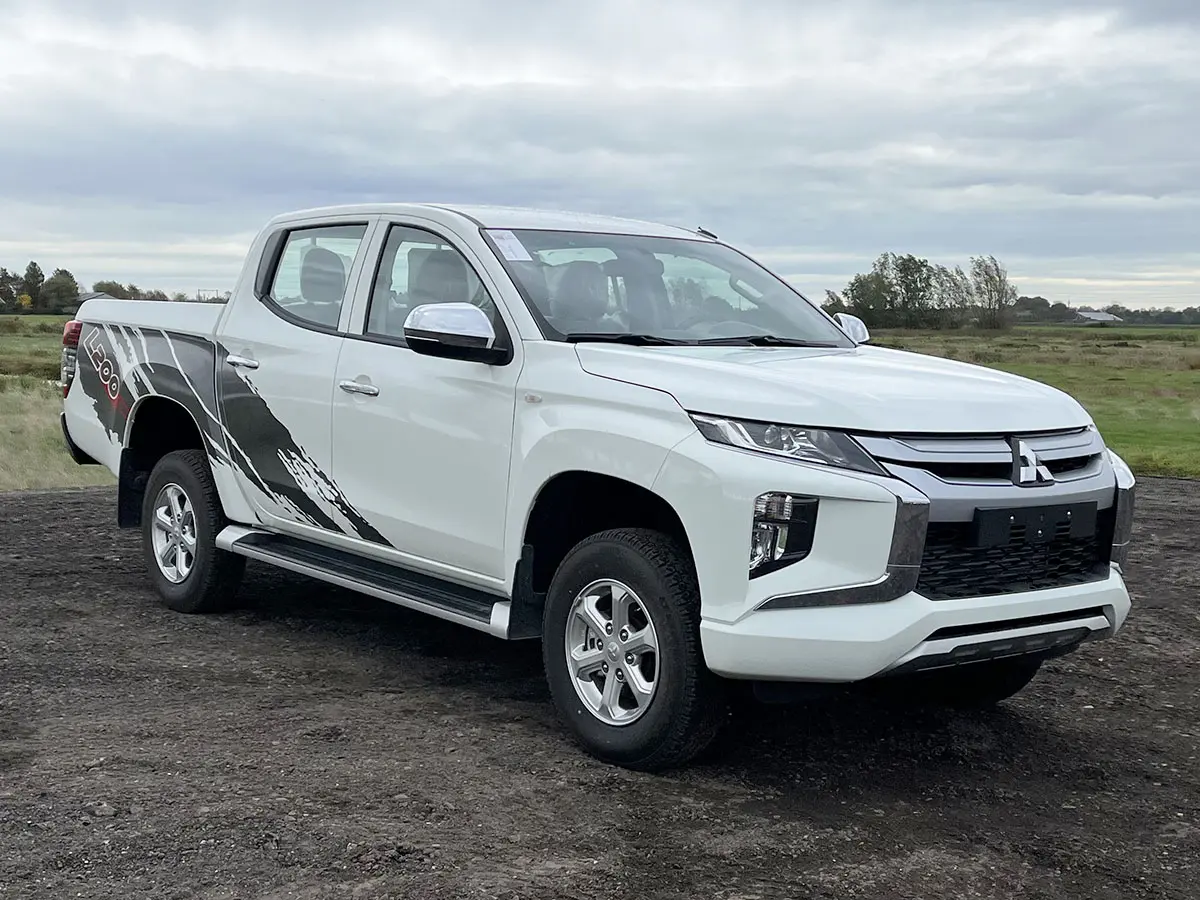 Mitsubishi L200 GLX 4x4 Double Cab Pick-up 4