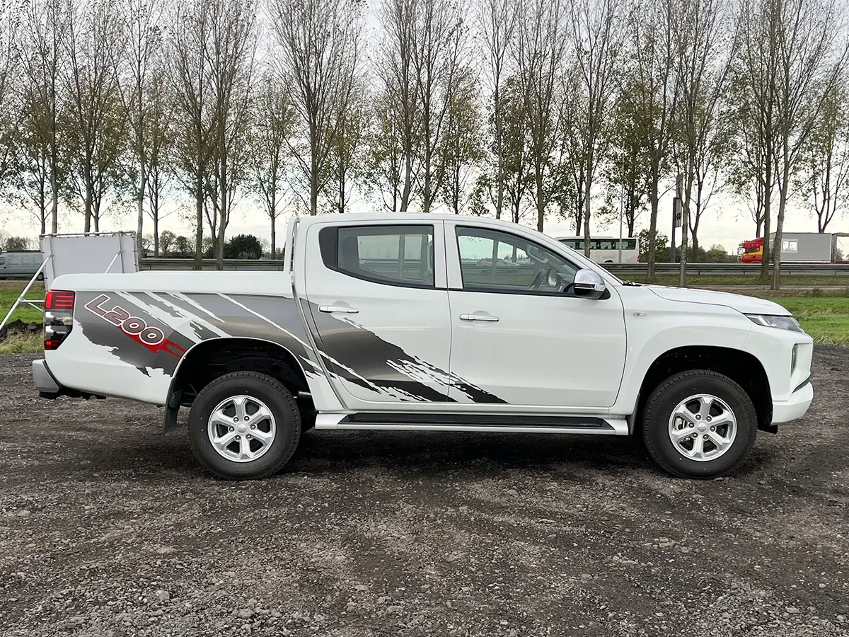 Mitsubishi L200 GLX 4x4 Double Cab Pick-up 5