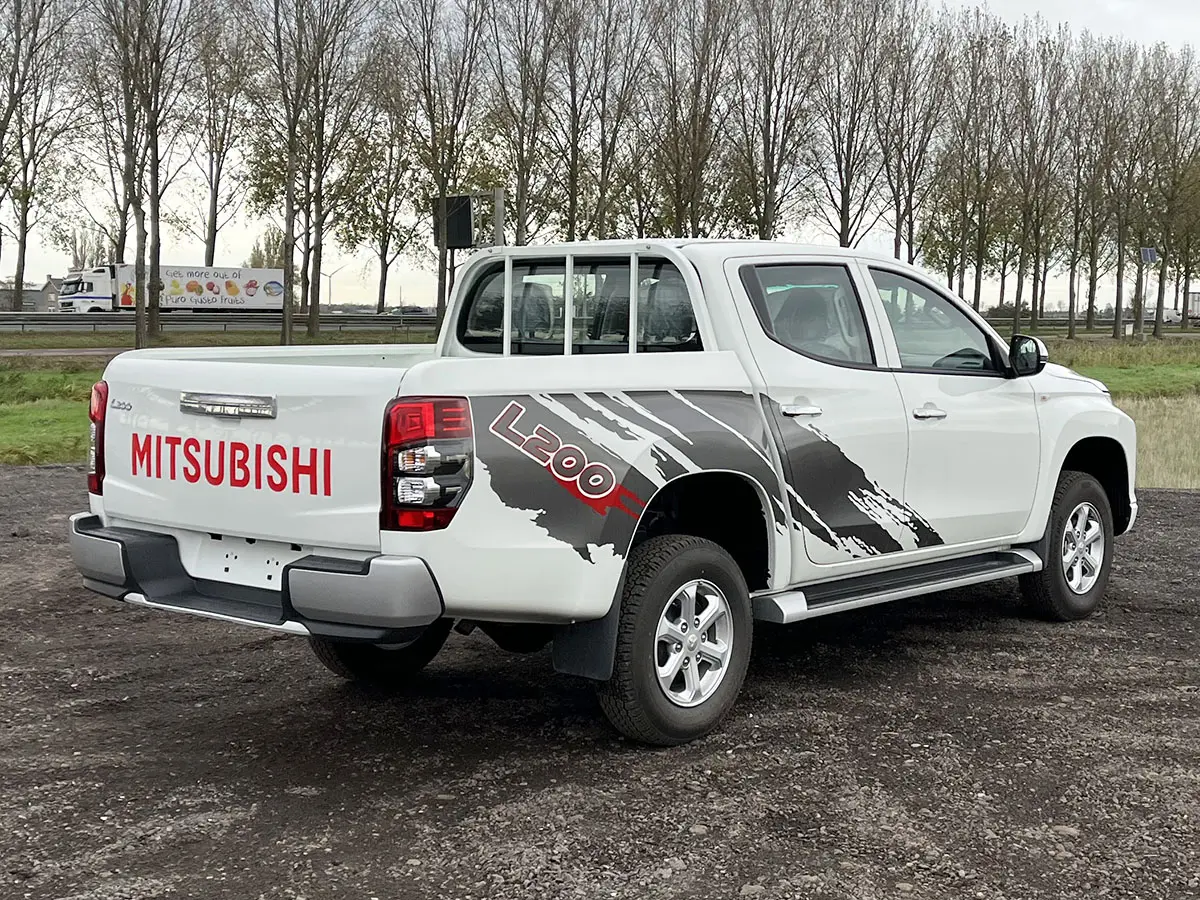 Mitsubishi L200 GLX 4x4 Double Cab Pick-up 6