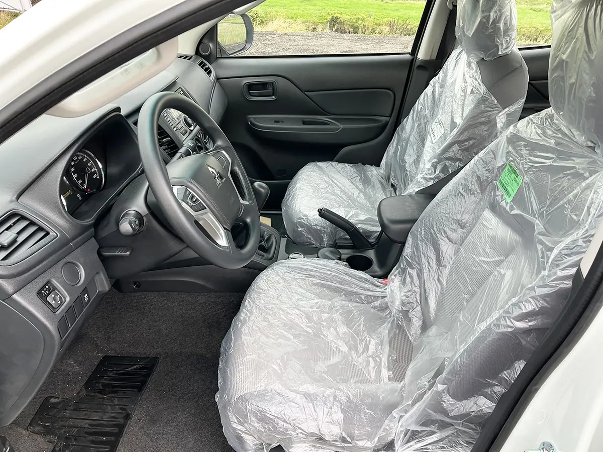 Mitsubishi L200 GLX 4x4 Double Cab Pick-up 7