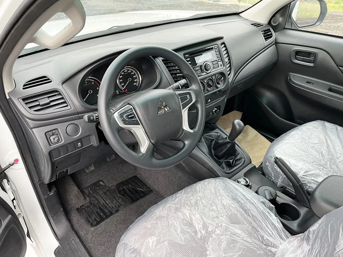 Mitsubishi L200 GLX 4x4 Double Cab Pick-up 8