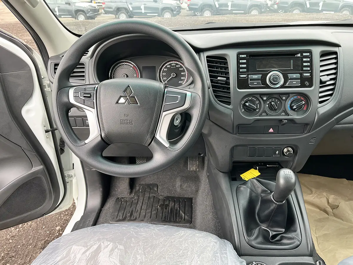 Mitsubishi L200 GLX 4x4 Double Cab Pick-up 10