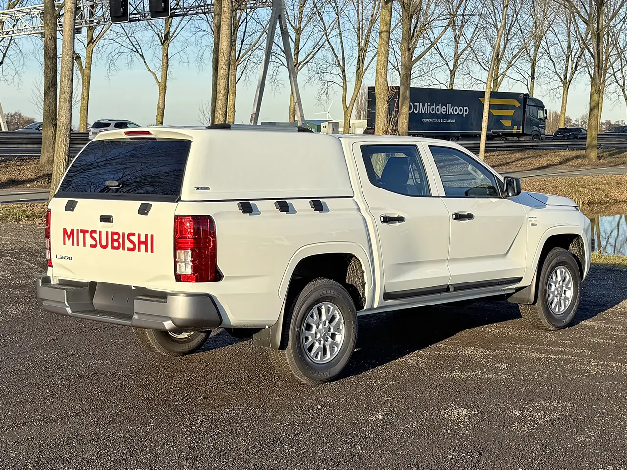 Mitsubishi L200 GLX 4x4 Double Cab Pick-up Van 2