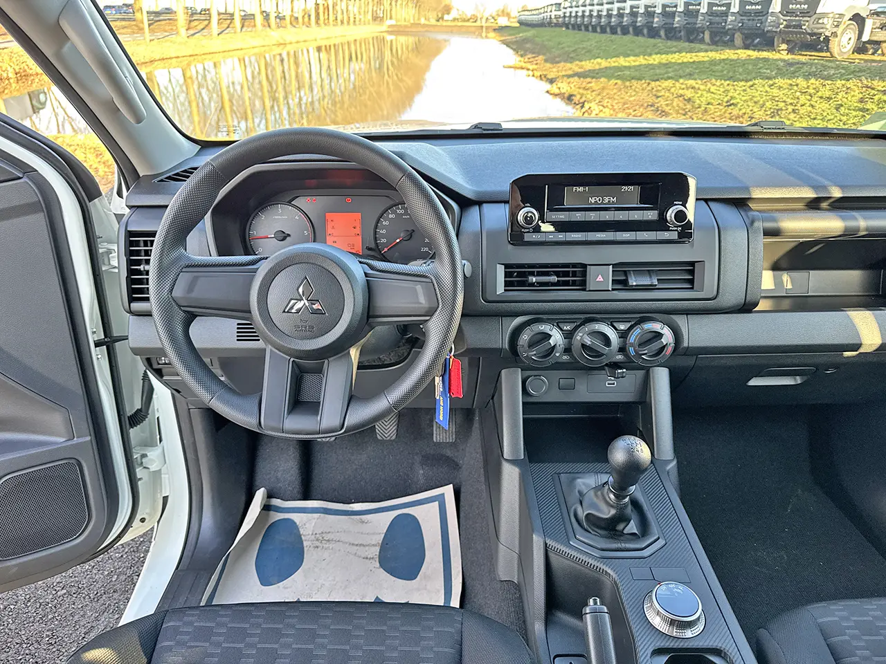 Mitsubishi L200 GLX 4x4 Double Cab Pick-up Van 10