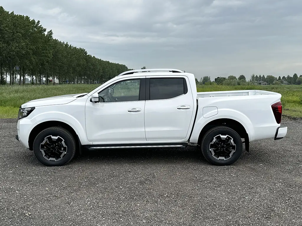 Nissan Navara LE Plus Double Cab Pick-up 4x4