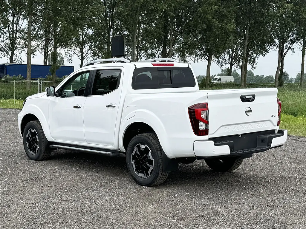 Nissan Navara LE Plus 4x4 Double Cab Pick-up 3