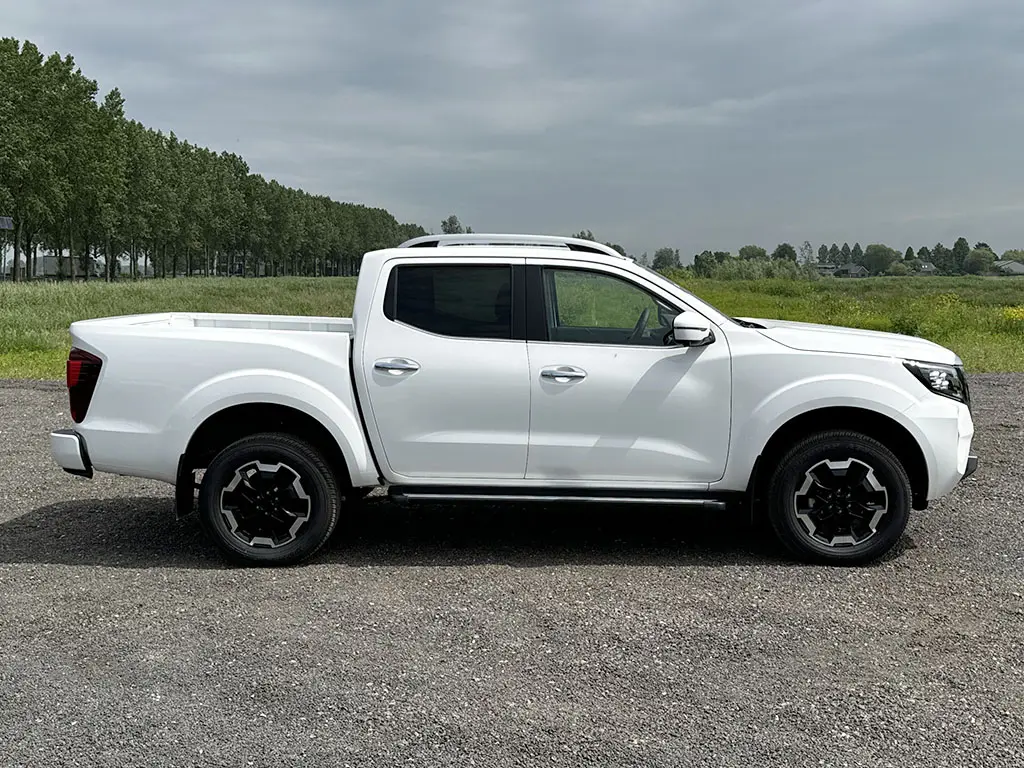 Nissan Navara LE Plus 4x4 Double Cab Pick-up 5