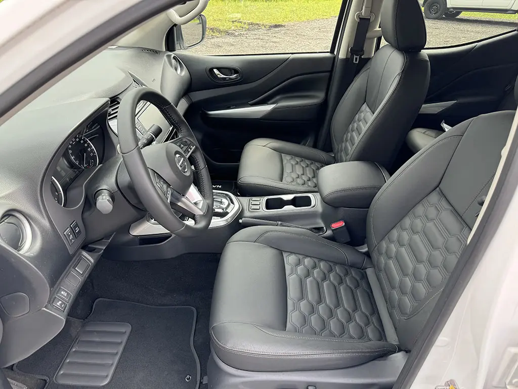 Nissan Navara LE Plus 4x4 Double Cab Pick-up 7