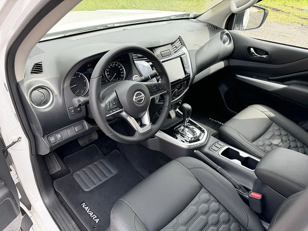 Nissan Navara LE Plus 4x4 Double Cab Pick-up 8