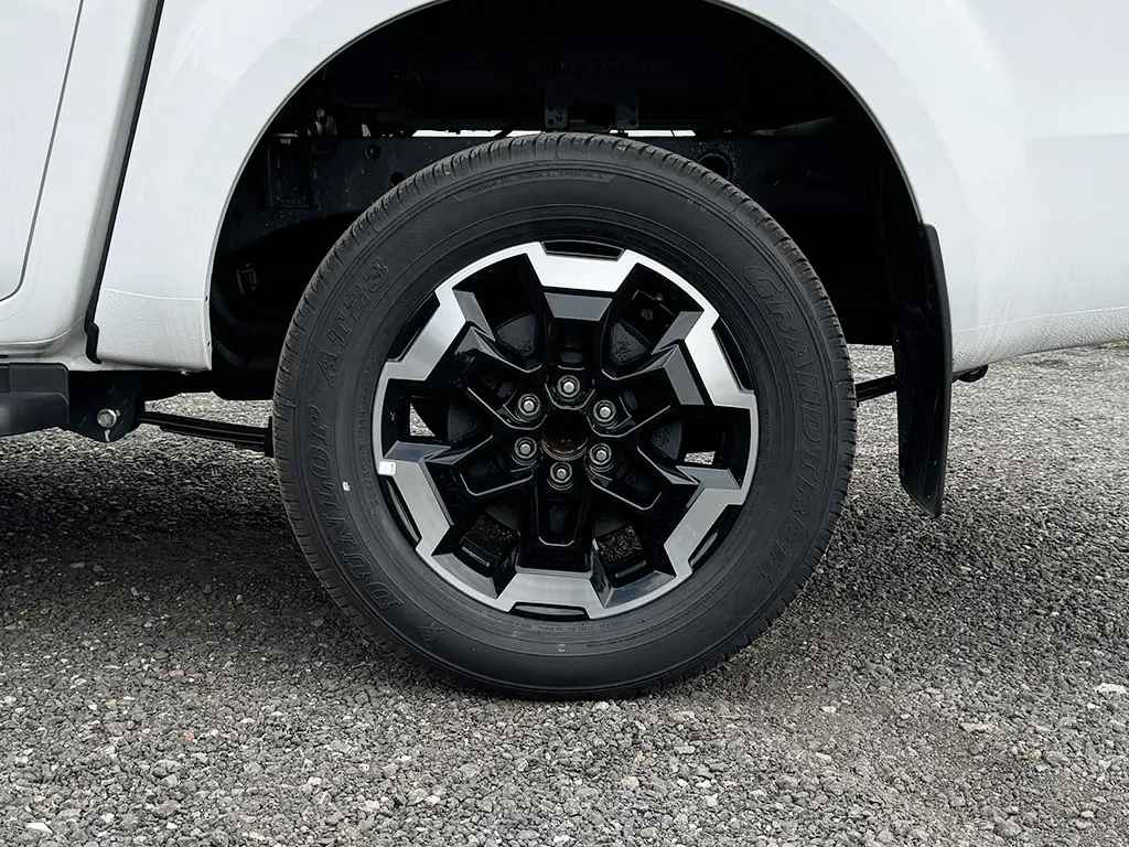 Nissan Navara LE Plus Double Cab Pick-up 4x4 13