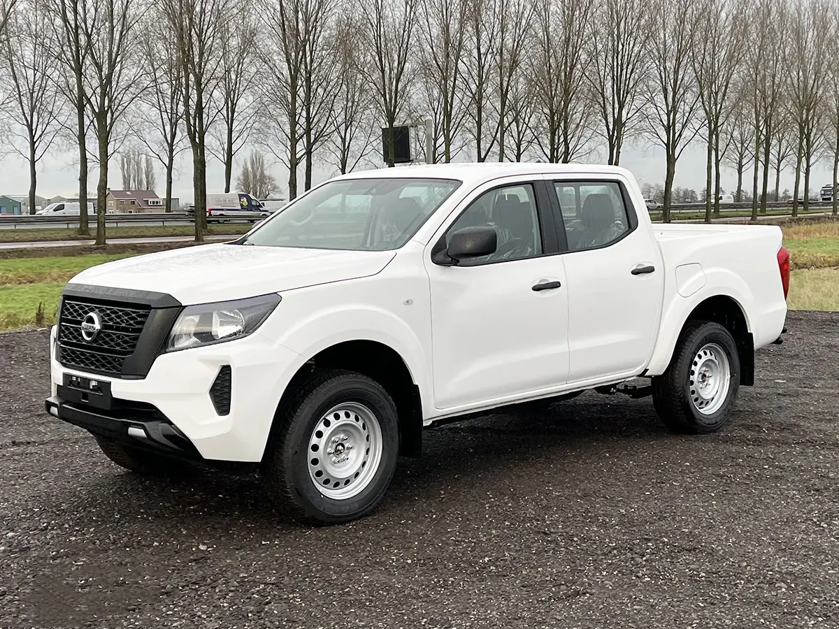 Nissan Navara XE 2.5D 4x4 Pick-up cabine double 1