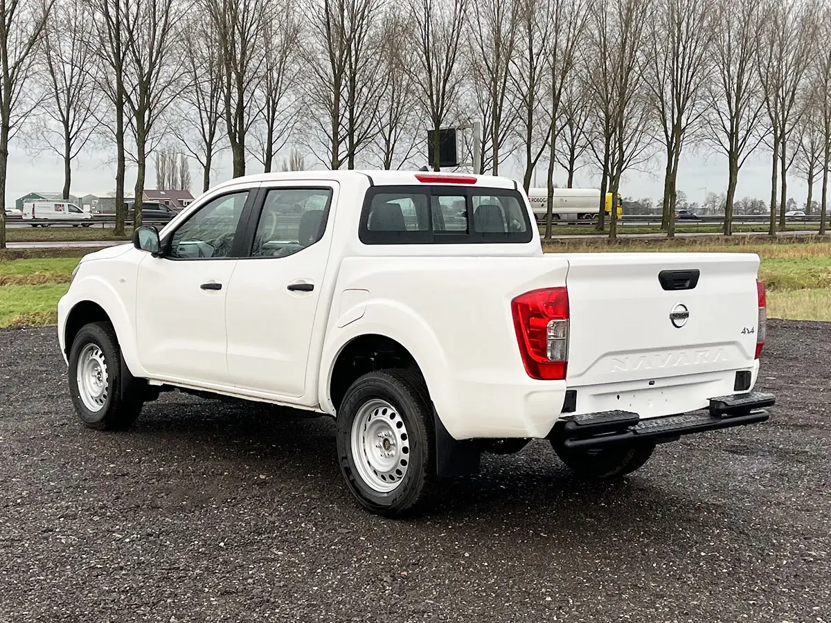 Nissan Navara XE 2.5D Double Cab Pick-up 4x4 3