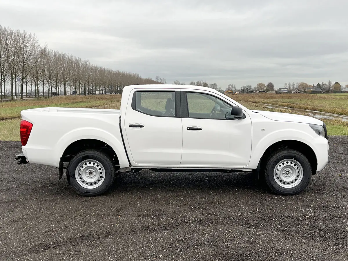 Nissan Navara XE 2.5D 4x4 Double Cab Pick-up 5