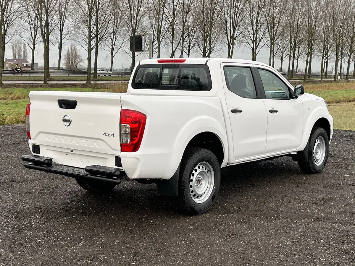 Nissan Navara XE 2.5D 4x4 Double Cab Pick-up 6