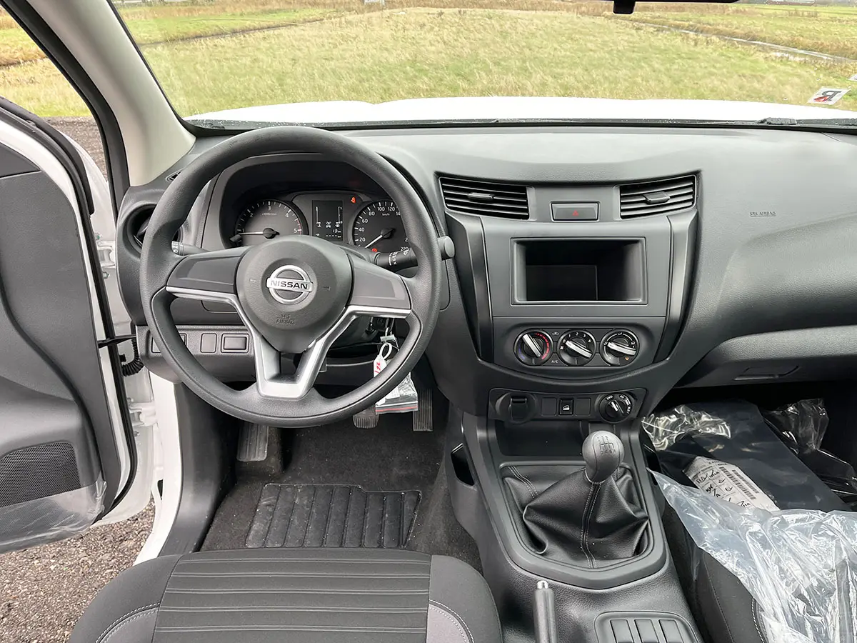 Nissan Navara XE 2.5D 4x4 Double Cab Pick-up 10