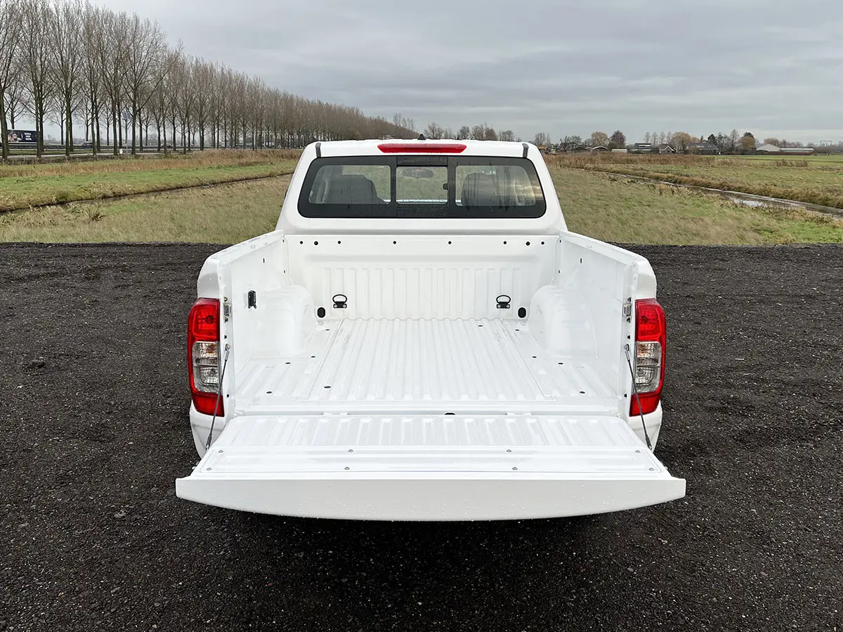 Nissan Navara XE 2.5D 4x4 Double Cab Pick-up 11