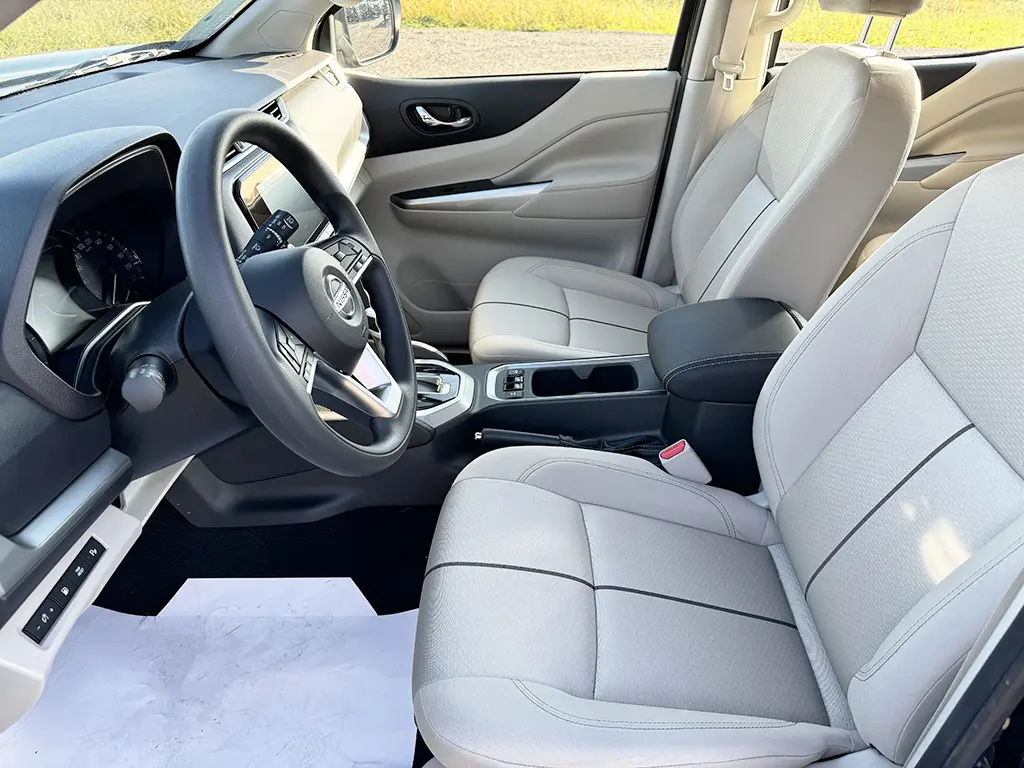 Nissan X-Terra 4x4 Sports Utility Vehicle (SUV) 7