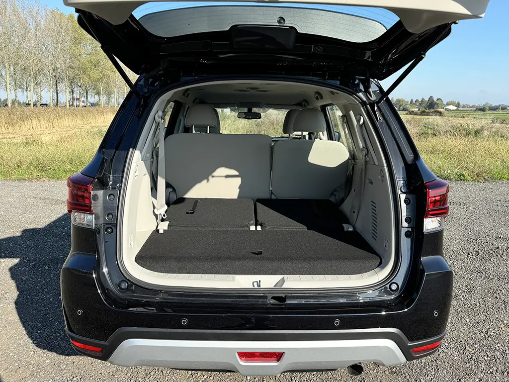 Nissan X-Terra 4x4 Sports Utility Vehicle (SUV) 13