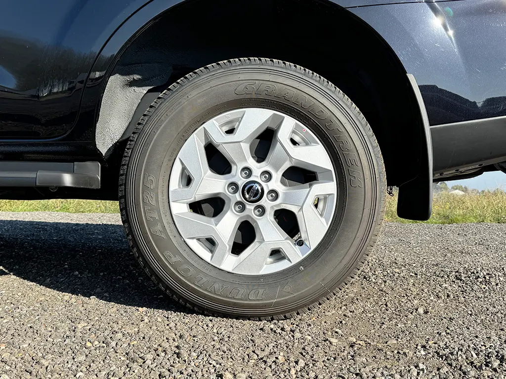 Nissan X-Terra 4x4 Sports Utility Vehicle (SUV) 17