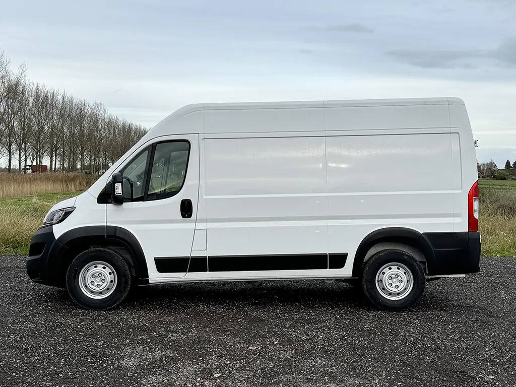 Peugeot Boxer L2H2 4x2 Closed Van