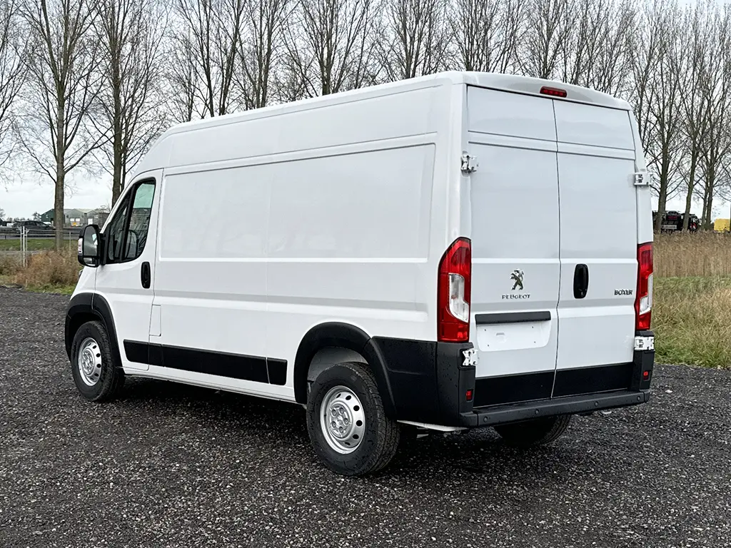 Peugeot Boxer L2H2 4x2 Closed Van