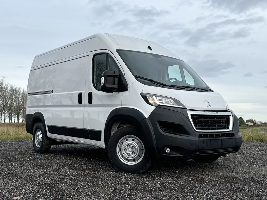 Peugeot Boxer L2H2 4x2 Closed Van 4