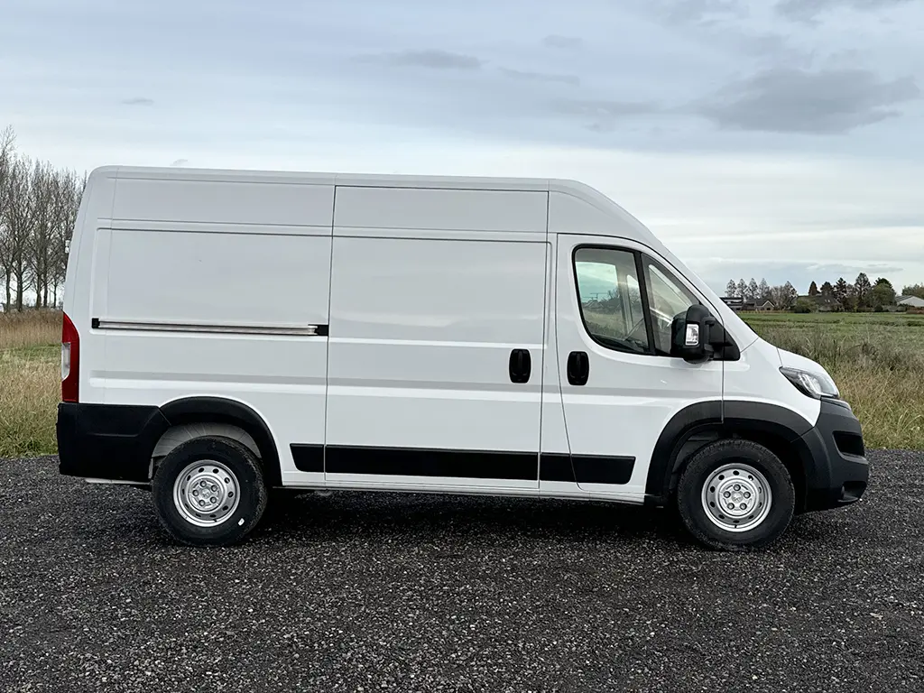 Peugeot Boxer L2H2 4x2 Closed Van 5