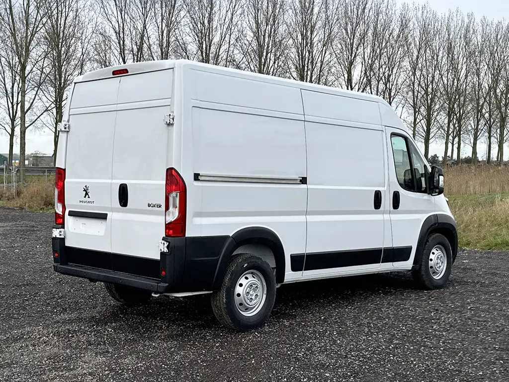 Peugeot Boxer L2H2 4x2 Closed Van 6