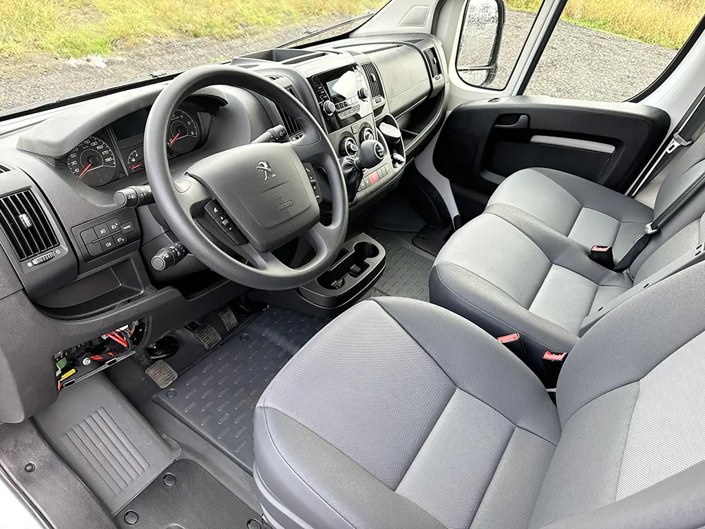 Peugeot Boxer L2H2 4x2 Closed Van 8