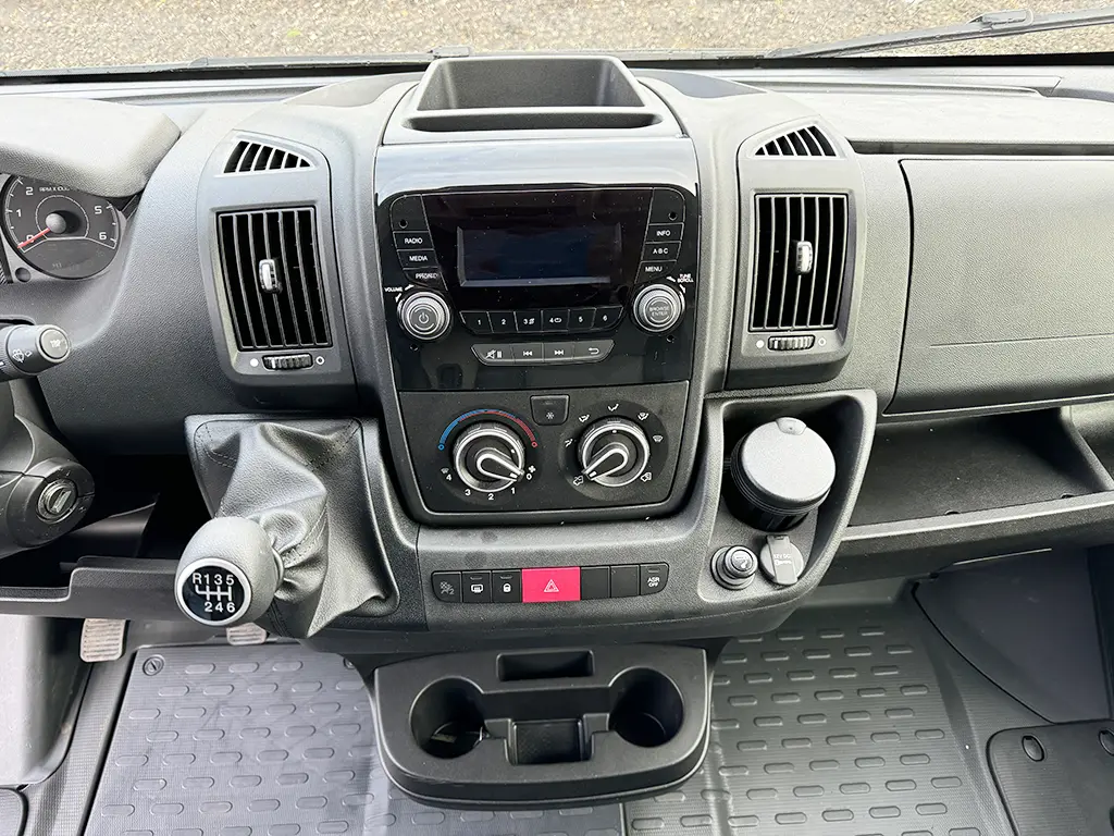 Peugeot Boxer L2H2 4x2 Closed Van 9