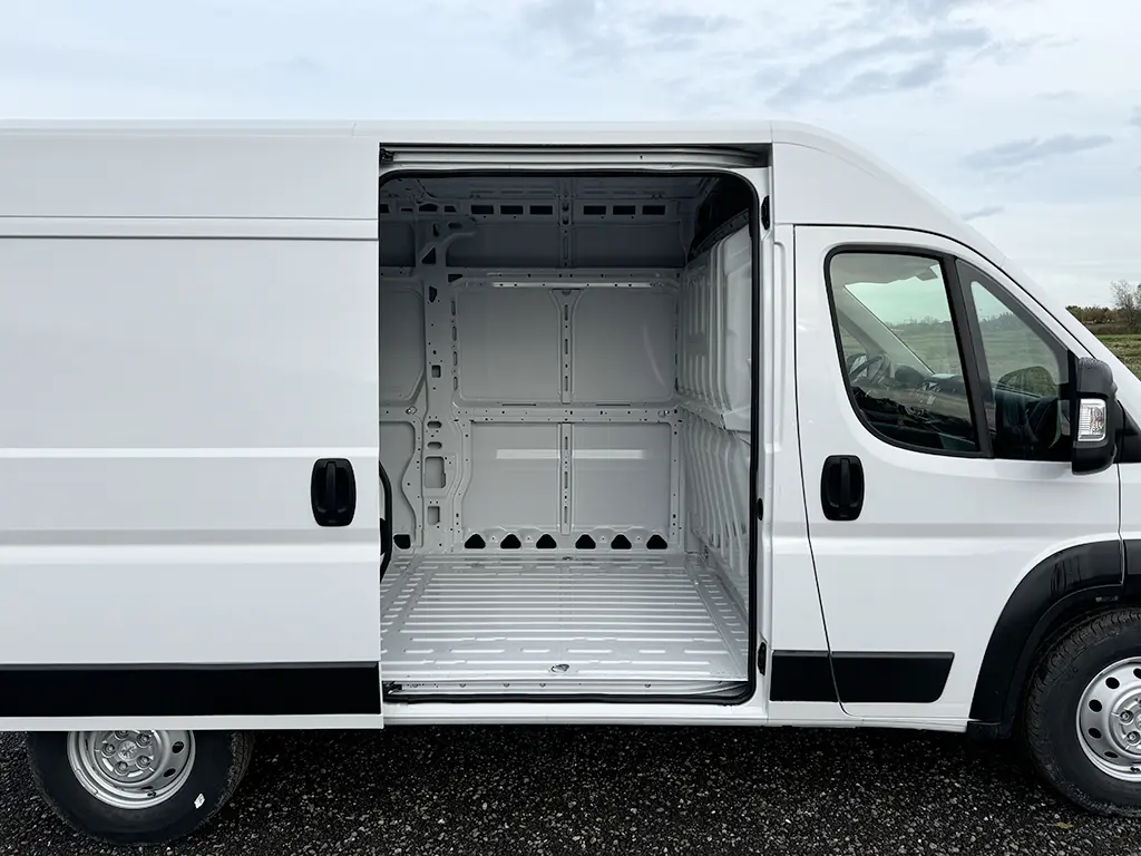 Peugeot Boxer L2H2 4x2 Closed Van 11