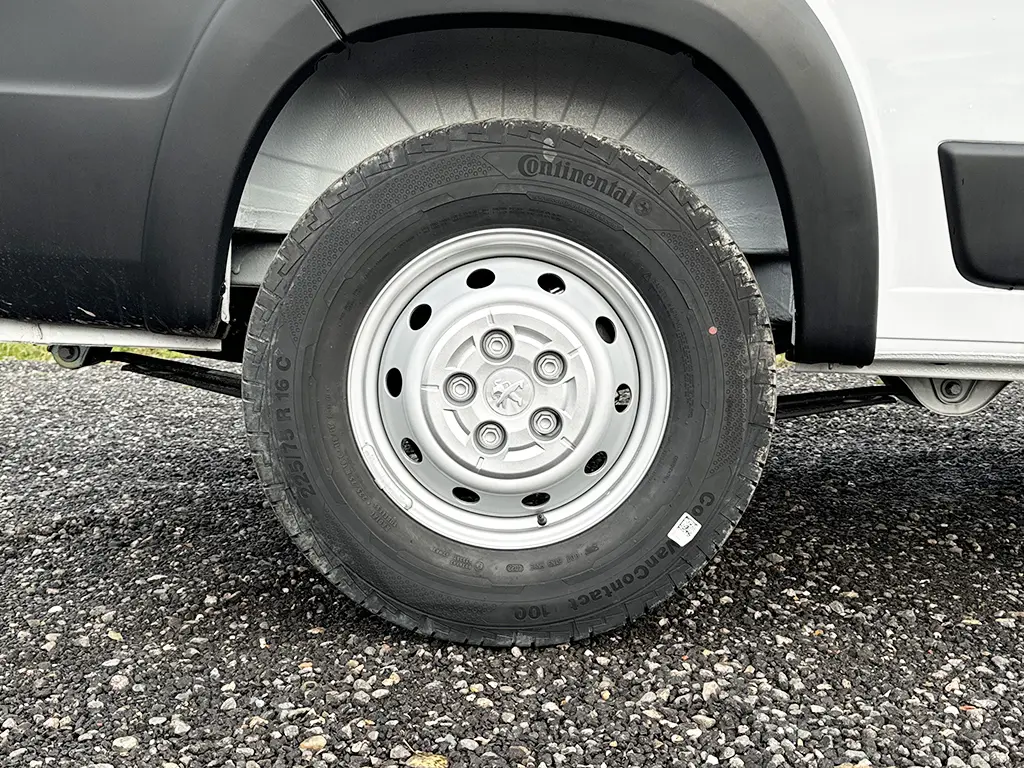 Peugeot Boxer L2H2 4x2 Closed Van 14