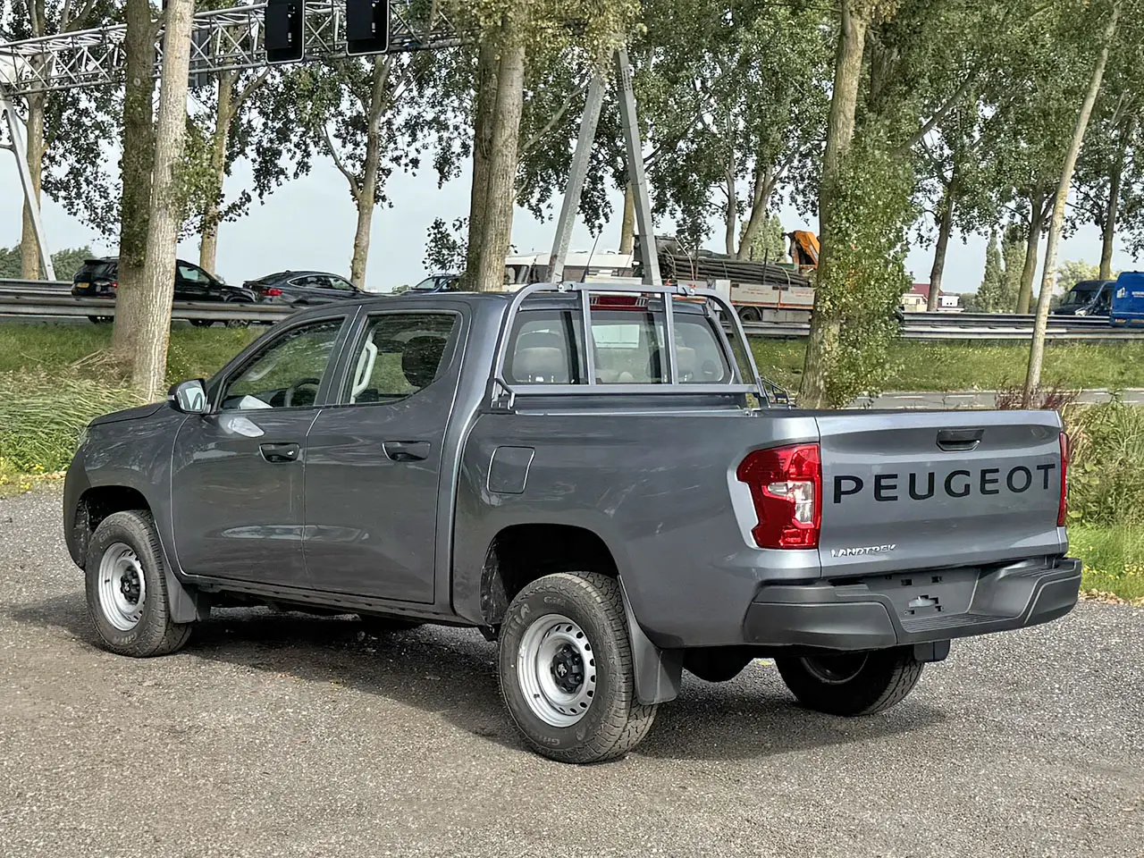 Peugeot Landtrek DC Double Cab Pick-up 4x4 6