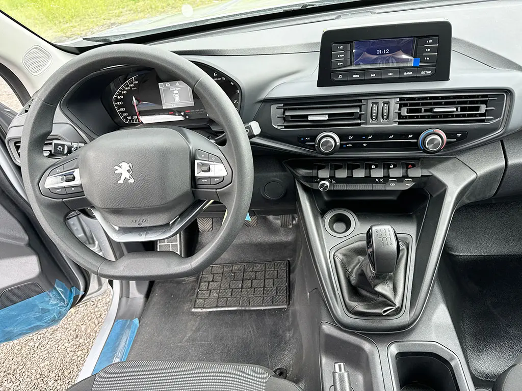 Peugeot Landtrek SC 4x2 Single Cab Pick-up 9