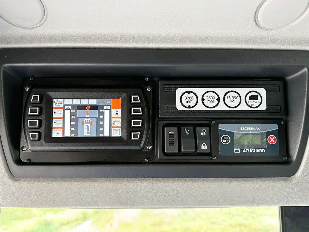 Renault D16 4x4 Fire Fighter Truck 12