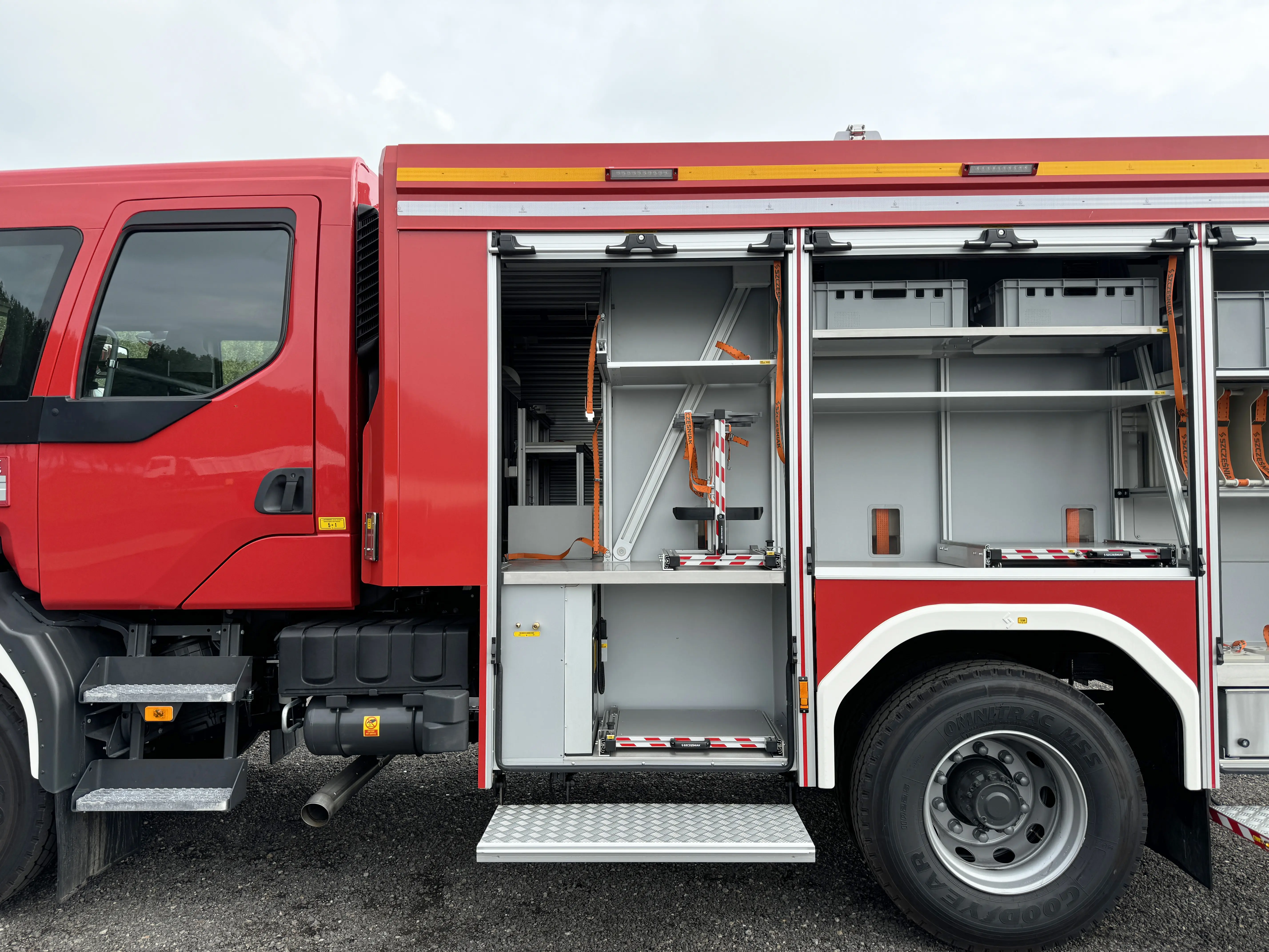 Renault D16 4x4 Fire Fighter Truck 17