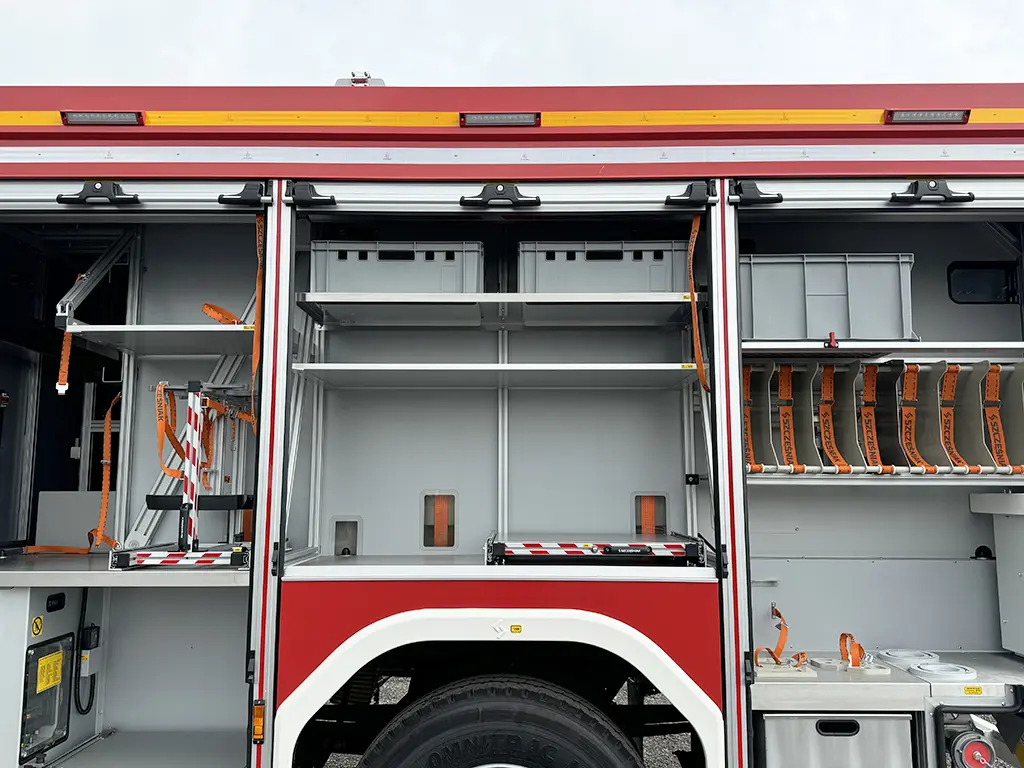 Renault D16 Fire Fighter Truck 4x4 18
