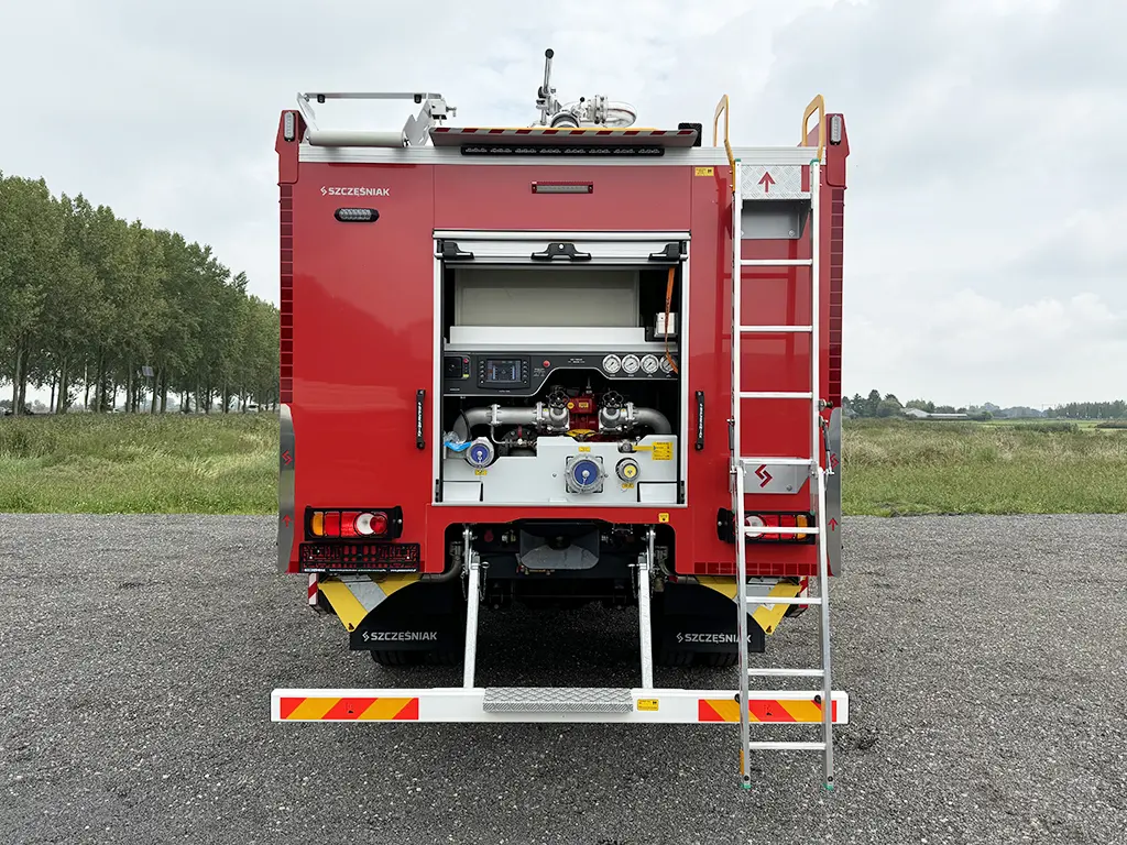 Renault D16 4x4 Fire Fighter Truck 14