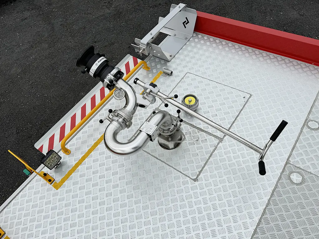 Renault D16 4x4 Fire Fighter Truck 19