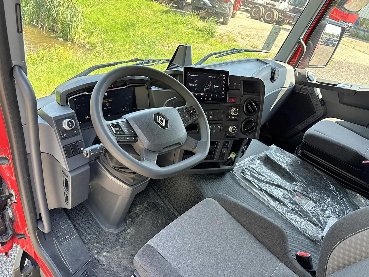 Renault K P4X4 MEDIUM Chassis Cabin 4x4 3