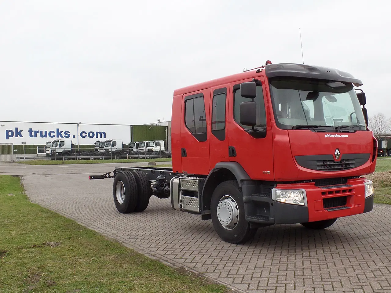 Renault Kerax 320 DXI 4x2 Chassis Cabin 4
