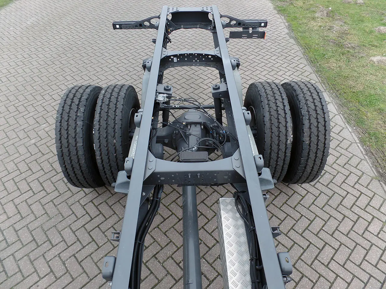 Renault Kerax 320 DXI 4x2 Chassis Cabin 8