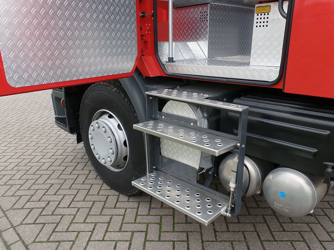 Renault Kerax 320 DXI 4x2 Chassis Cabin 11