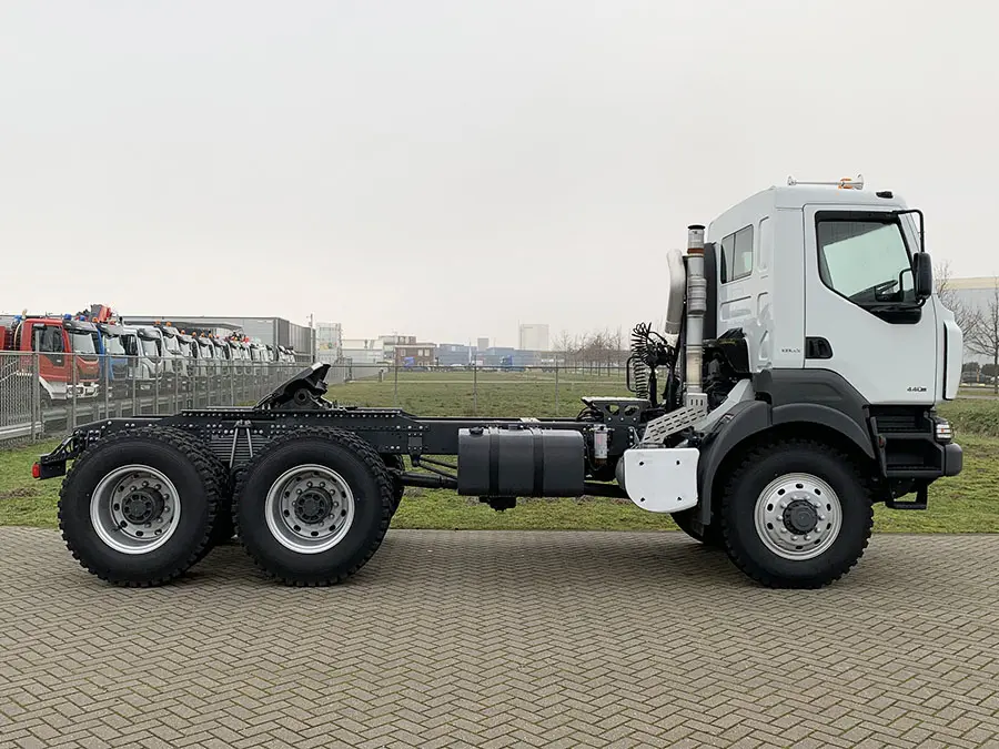 Renault Kerax 440 DXI 6x6 Tractor Head 5