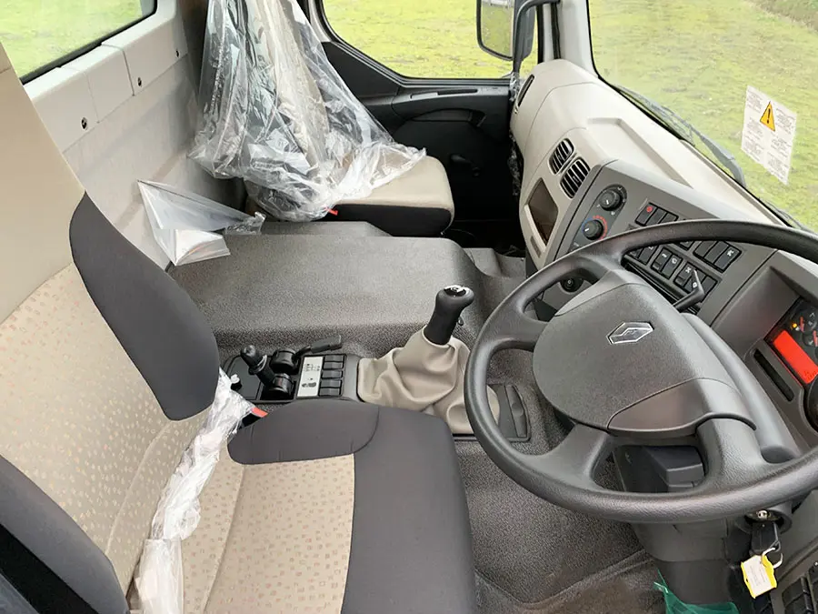 Renault Kerax 440 DXI 6x6 Tractor Head 7