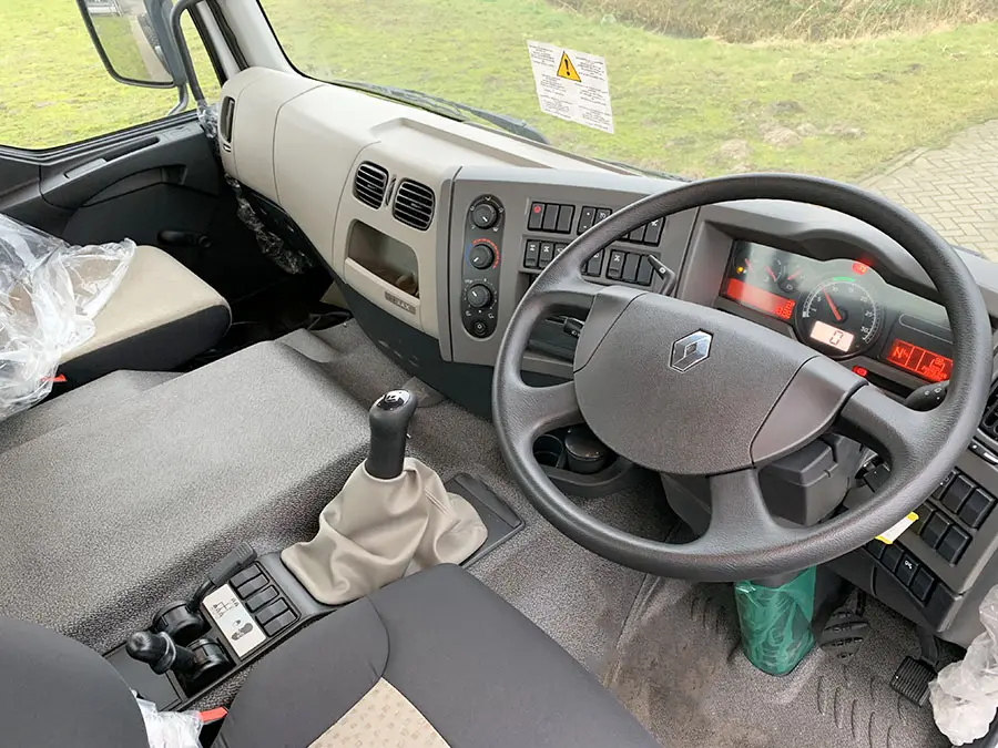 Renault Kerax 440 DXI 6x6 Tractor Head 8