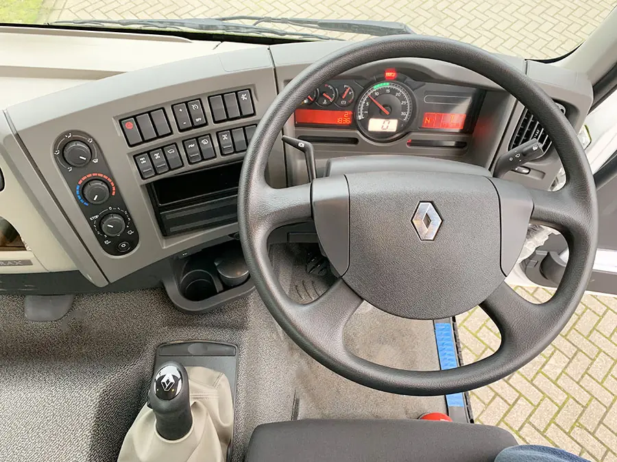 Renault Kerax 440 DXI 6x6 Tractor Head 9